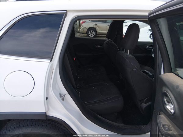 2016 JEEP CHEROKEE LATITUDE — I8