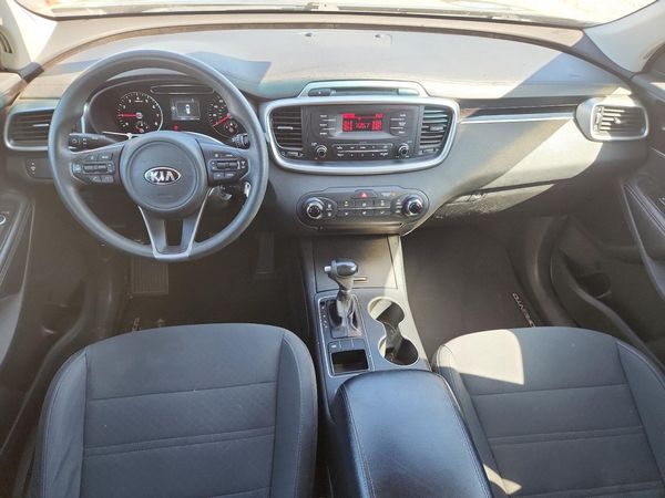 2016 KIA SORENTO L / LX