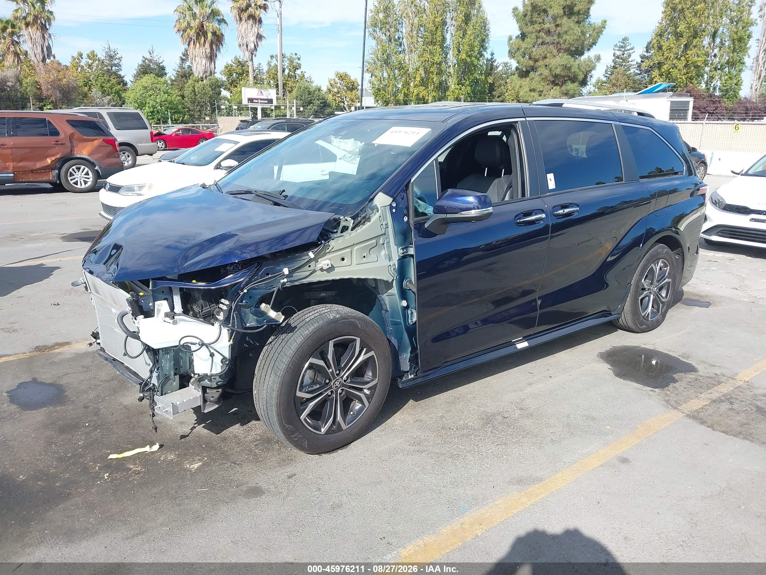 2025 TOYOTA SIENNA PLATINUM — I2