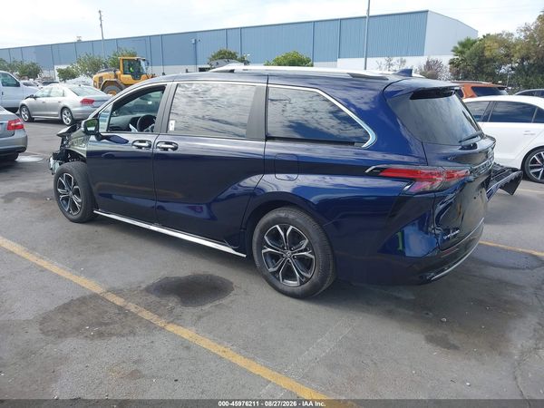 2025 TOYOTA SIENNA PLATINUM — I3