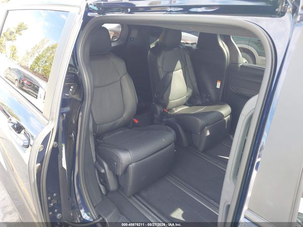 2025 TOYOTA SIENNA PLATINUM — I8
