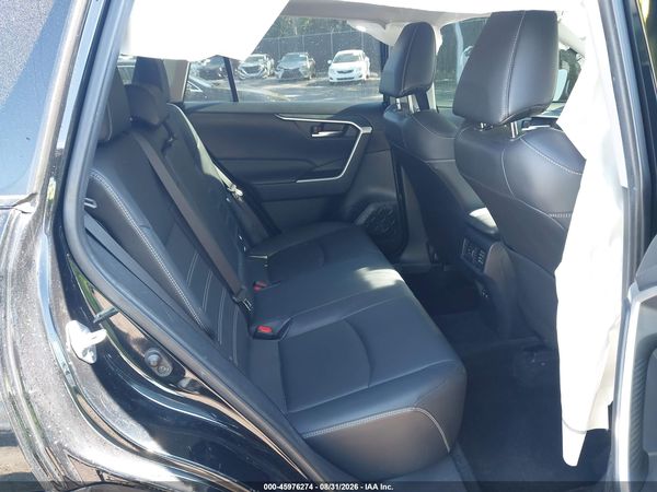 2019 TOYOTA RAV4 XLE PREMIUM — I8