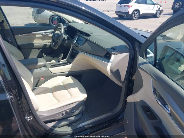 2017 CADILLAC XT5 LUXURY — I5