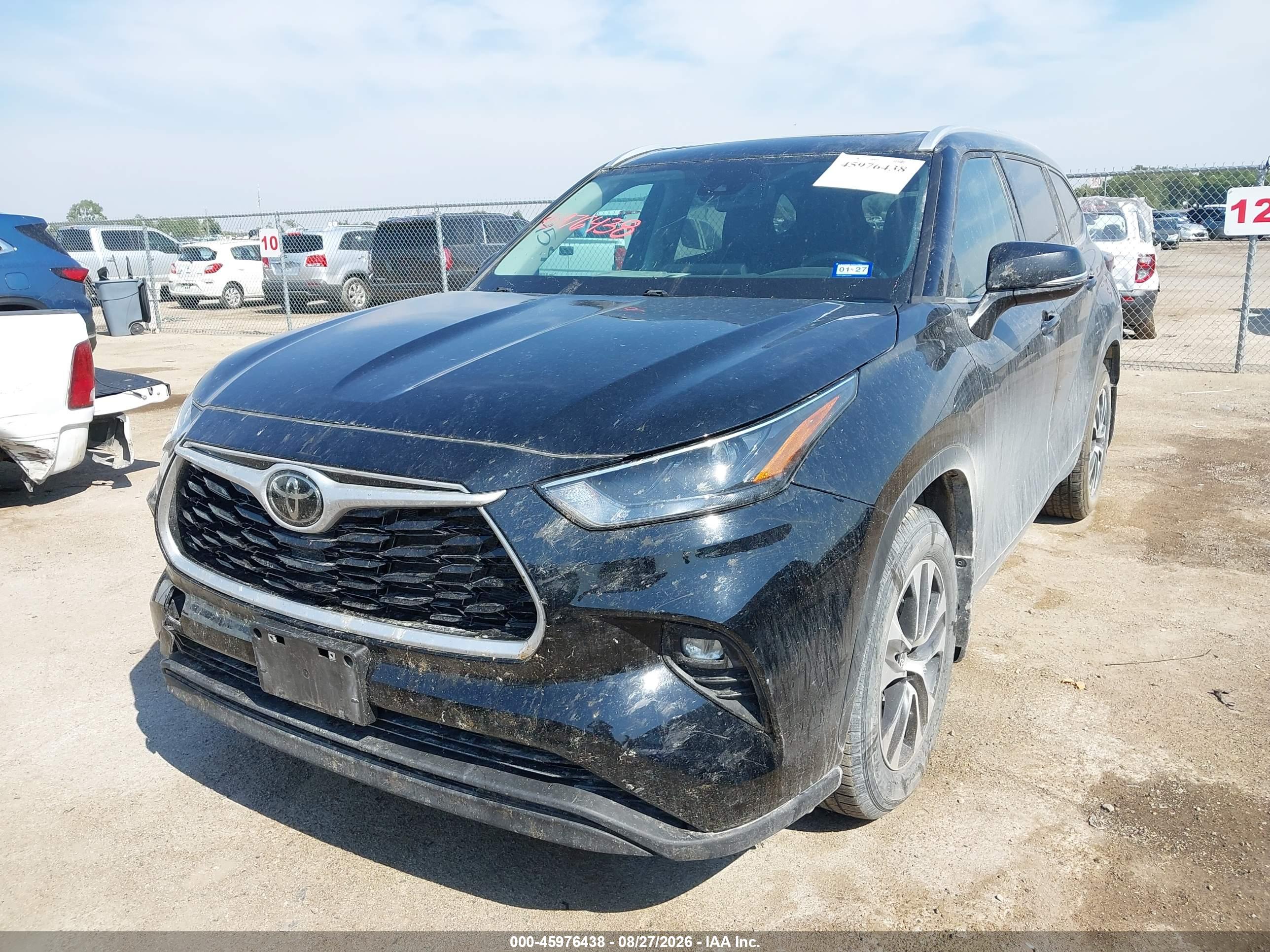2022 TOYOTA HIGHLANDER XLE — I2