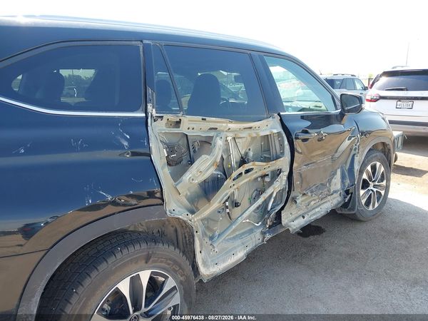 2022 TOYOTA HIGHLANDER XLE — I6