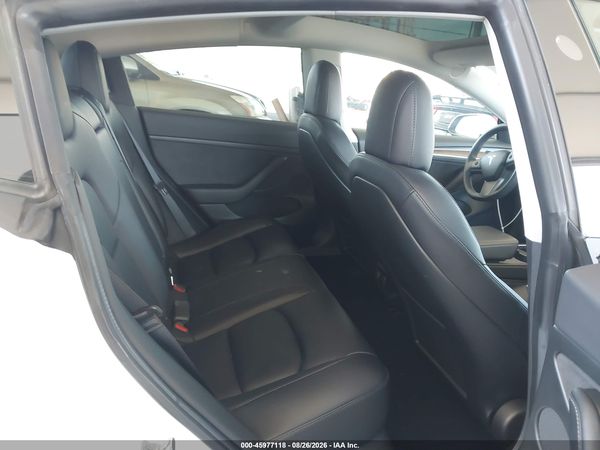 2022 TESLA MODEL 3 — I8