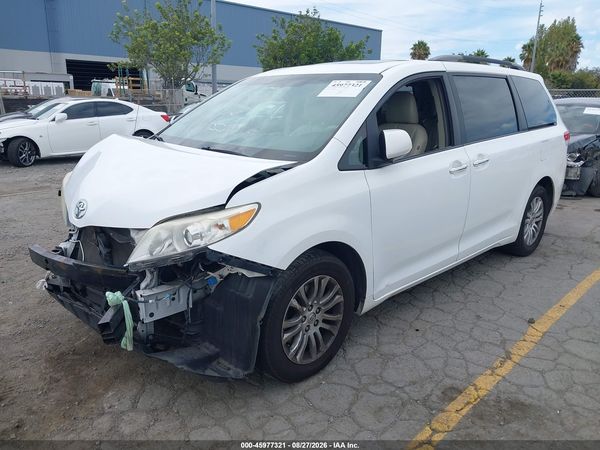 2014 TOYOTA SIENNA — I2