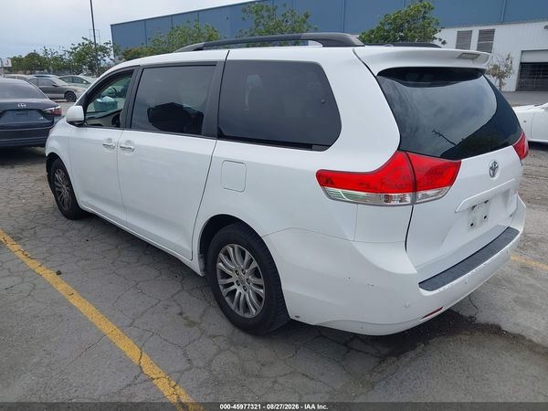 2014 TOYOTA SIENNA XLE V6 8 PASSENGER — I3
