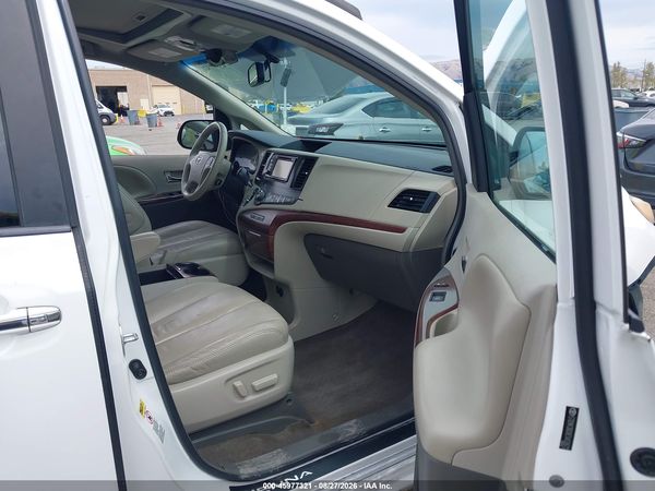 2014 TOYOTA SIENNA XLE V6 8 PASSENGER — I5