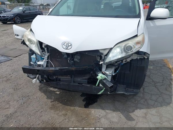2014 TOYOTA SIENNA XLE V6 8 PASSENGER — I6