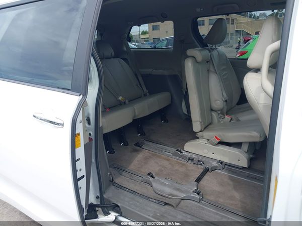 2014 TOYOTA SIENNA XLE V6 8 PASSENGER — I8