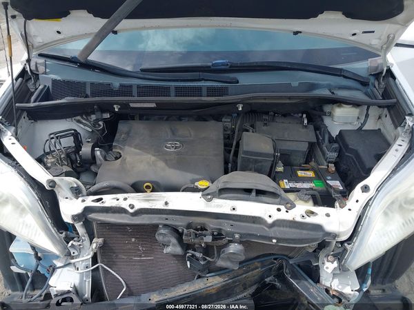 2014 TOYOTA SIENNA XLE V6 8 PASSENGER — I10