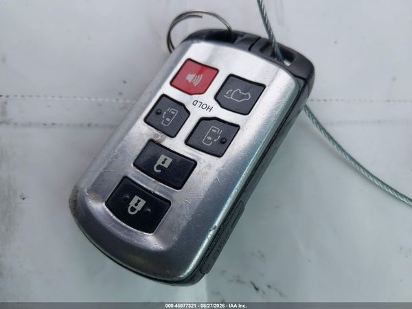 2014 TOYOTA SIENNA XLE V6 8 PASSENGER — I11