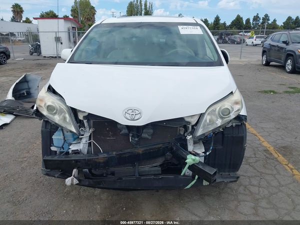 2014 TOYOTA SIENNA XLE V6 8 PASSENGER — I115