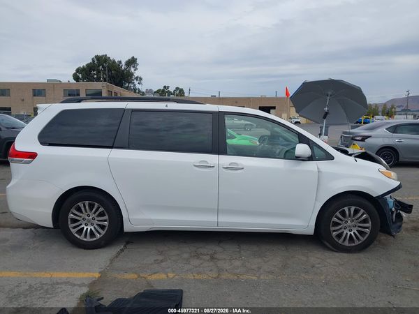 2014 TOYOTA SIENNA XLE V6 8 PASSENGER — I116