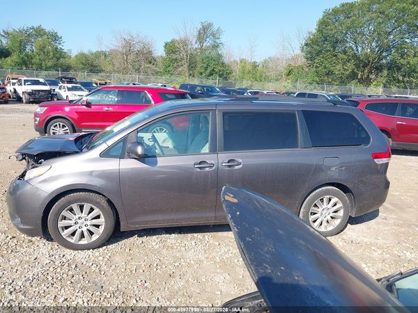 2012 TOYOTA SIENNA