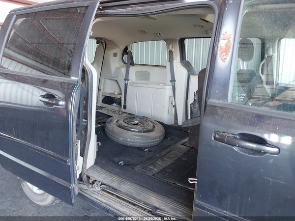 2013 DODGE GRAND CARAVAN SXT — I8
