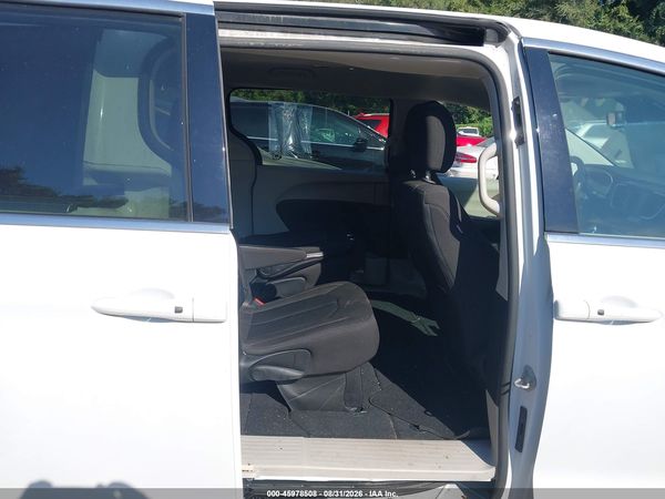2023 CHRYSLER VOYAGER LX — I8