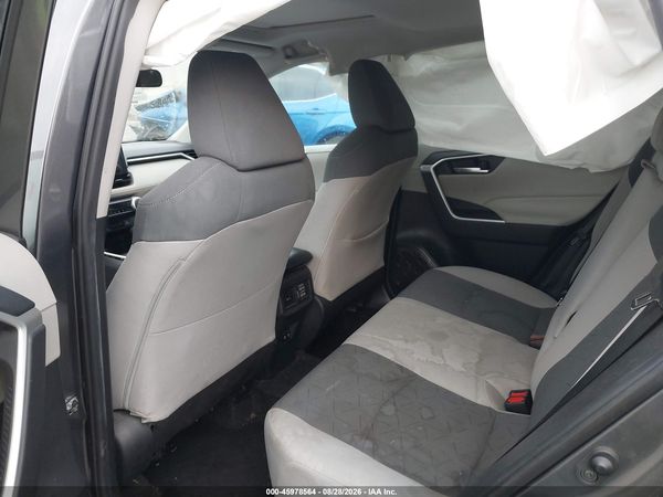 2019 TOYOTA RAV4 XLE — I8