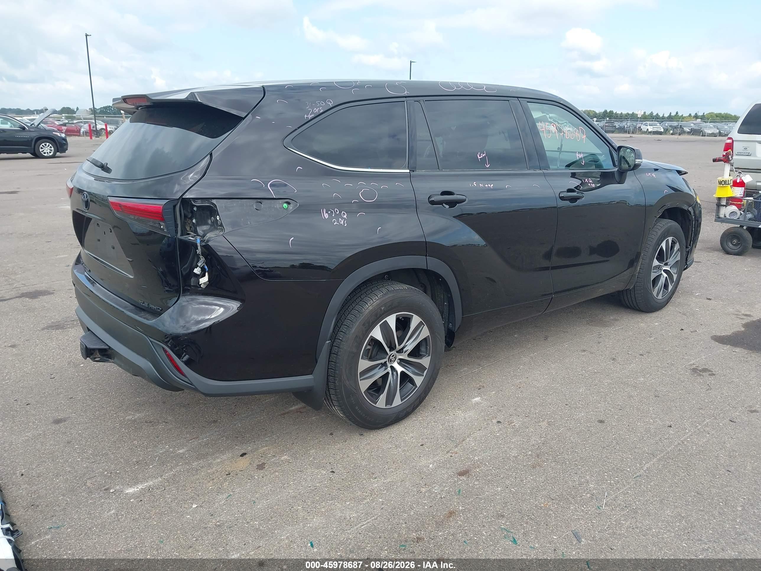 2021 TOYOTA HIGHLANDER XLE — I2