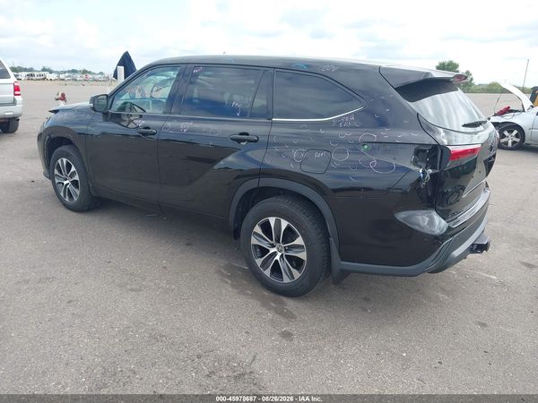 2021 TOYOTA HIGHLANDER XLE — I1