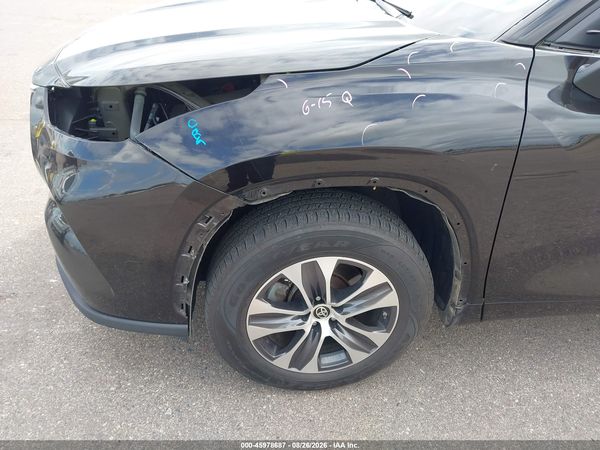 2021 TOYOTA HIGHLANDER XLE — I4
