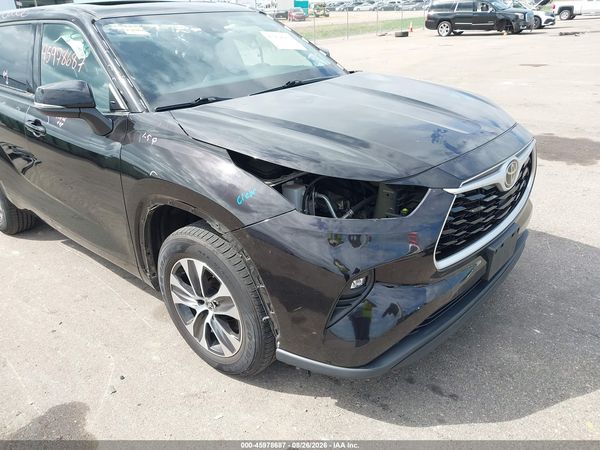 2021 TOYOTA HIGHLANDER XLE — I118