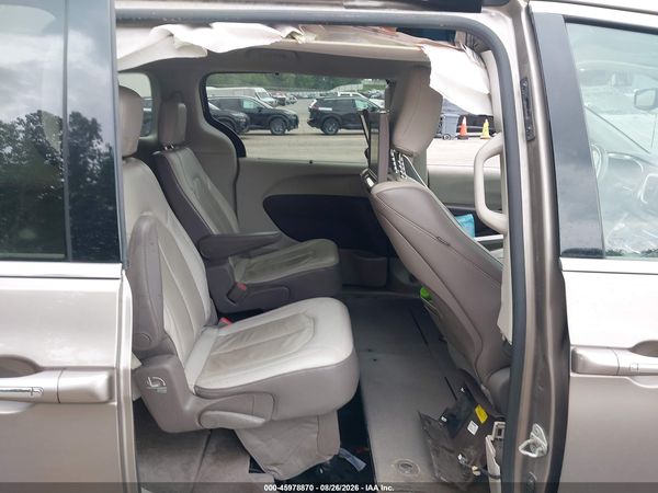 2018 CHRYSLER PACIFICA TOURING L PLUS — I8