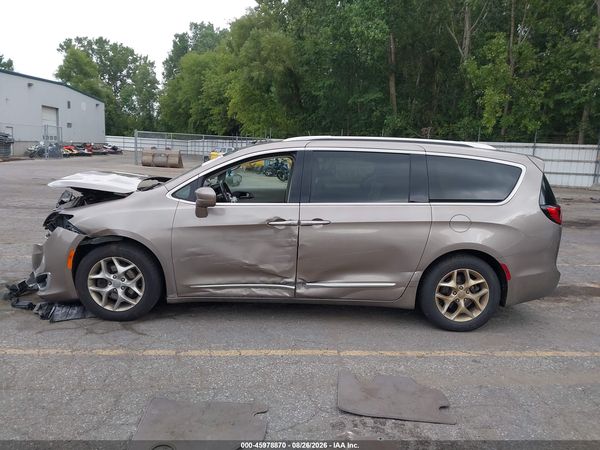 2018 CHRYSLER PACIFICA TOURING L PLUS — I117
