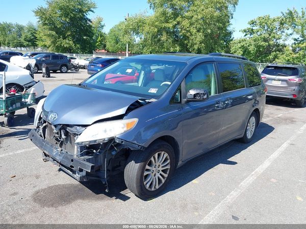 2013 TOYOTA SIENNA XLE V6 8 PASSENGER — I2