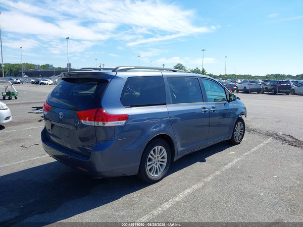 2013 TOYOTA SIENNA XLE V6 8 PASSENGER — I4