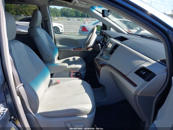 2013 TOYOTA SIENNA XLE V6 8 PASSENGER — I5