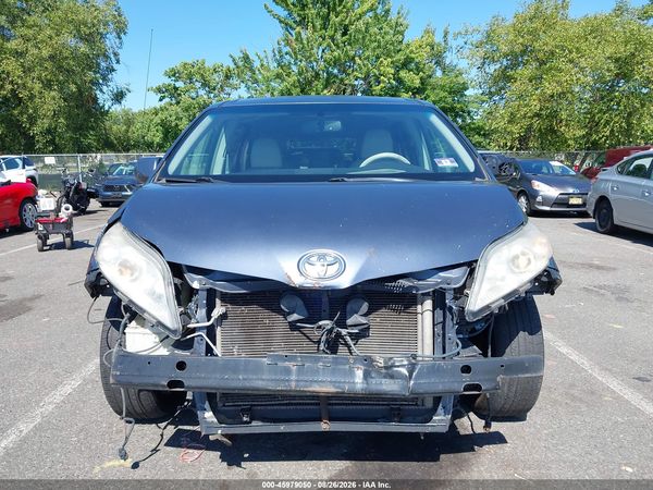 2013 TOYOTA SIENNA XLE V6 8 PASSENGER — I6