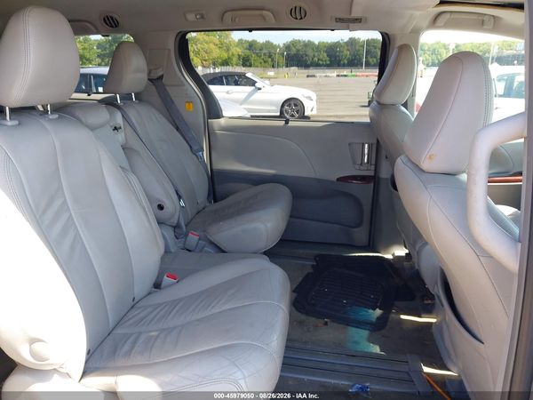 2013 TOYOTA SIENNA XLE V6 8 PASSENGER — I8
