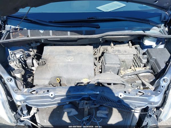 2013 TOYOTA SIENNA XLE V6 8 PASSENGER — I10