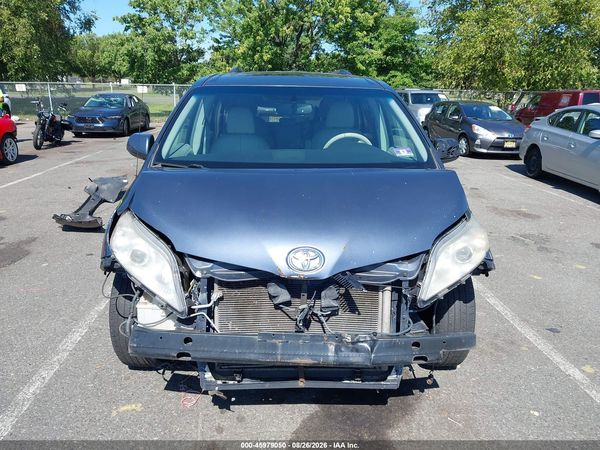 2013 TOYOTA SIENNA XLE V6 8 PASSENGER — I115