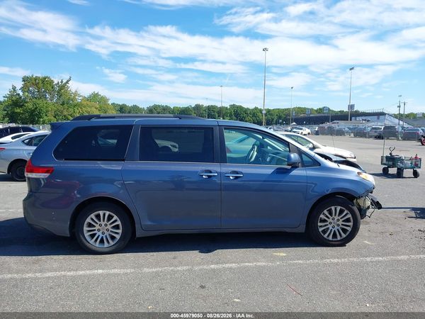 2013 TOYOTA SIENNA XLE V6 8 PASSENGER — I116