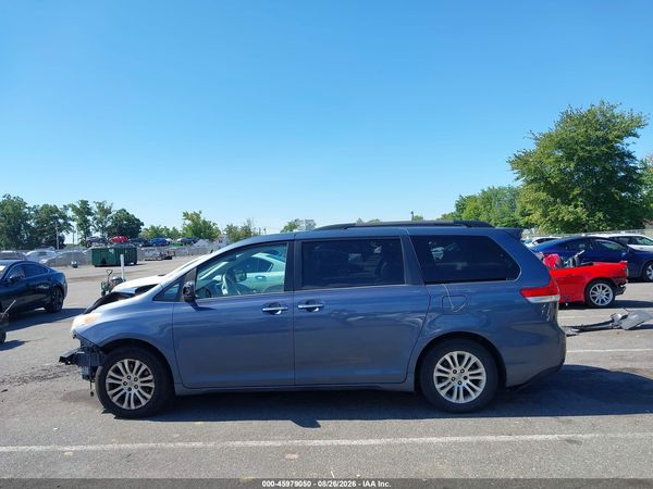 2013 TOYOTA SIENNA XLE V6 8 PASSENGER — I117