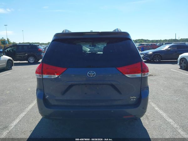 2013 TOYOTA SIENNA XLE V6 8 PASSENGER — I119