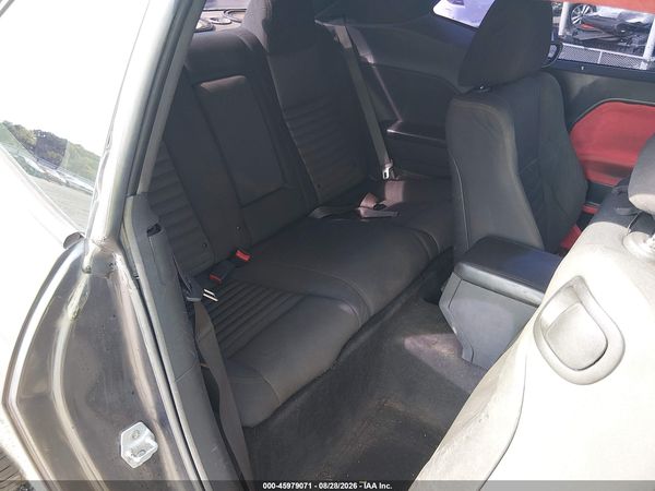 2013 DODGE CHALLENGER SXT — I8