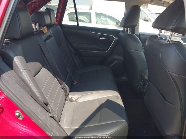 2025 TOYOTA RAV4 XLE PREMIUM — I8