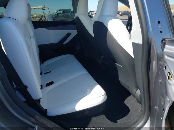 2026 TESLA MODEL Y — I7