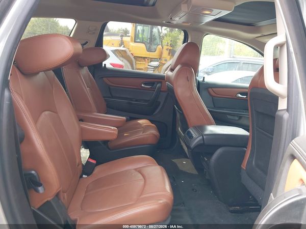 2015 CHEVROLET TRAVERSE LT — I8