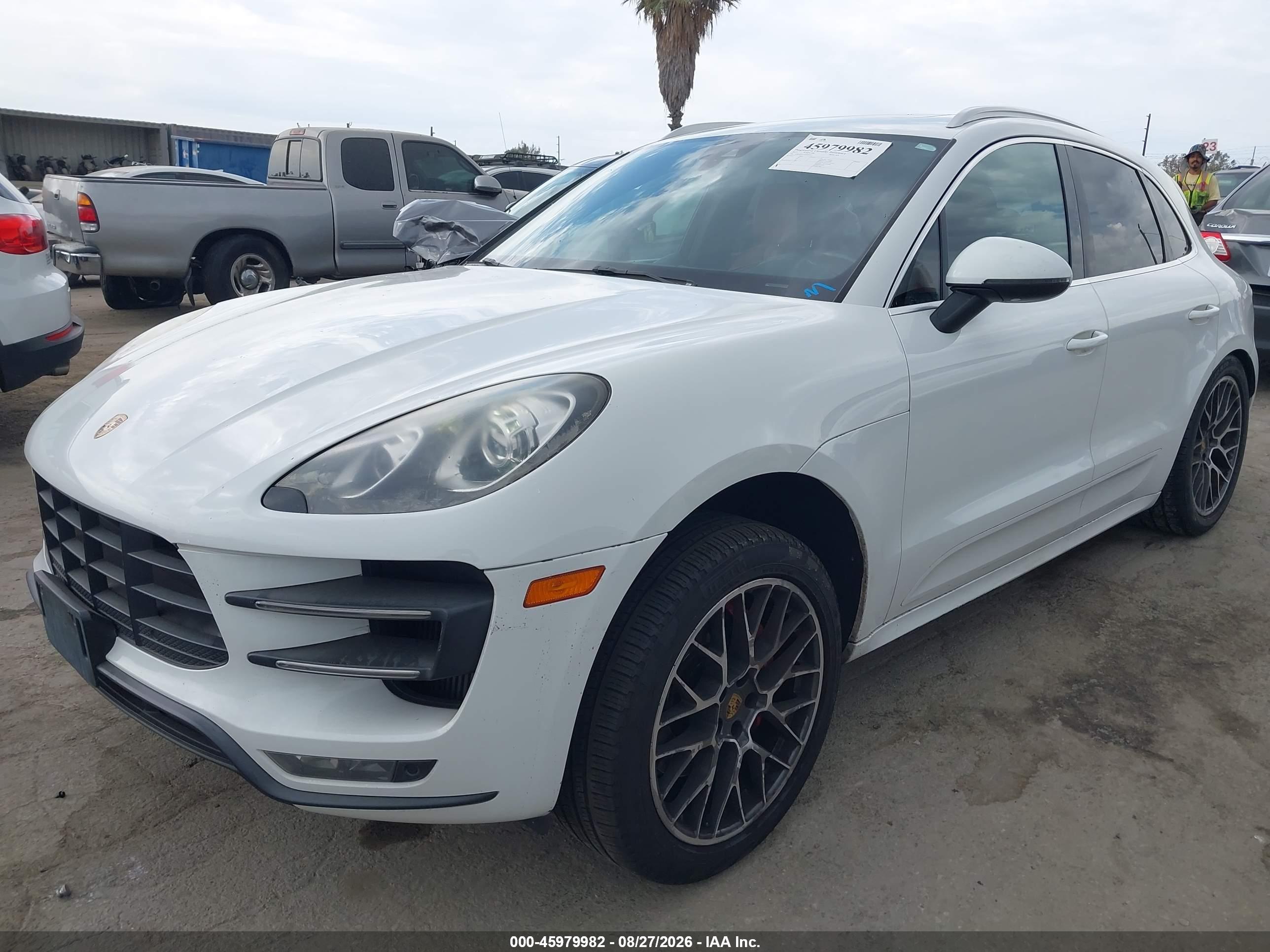 2015 PORSCHE MACAN TURBO — I2