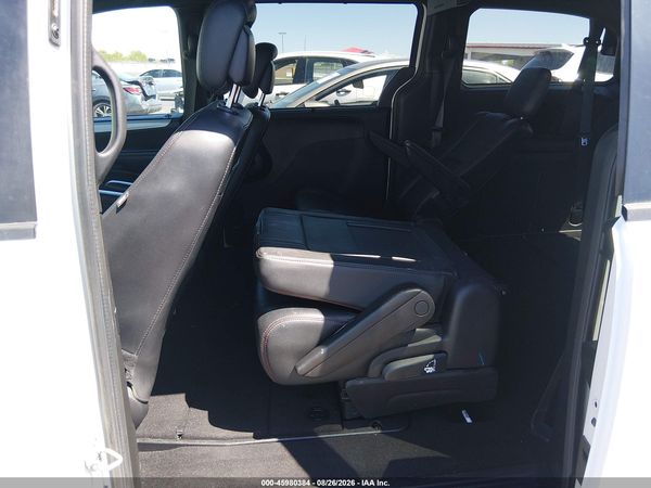 2018 DODGE GRAND CARAVAN GT — I8