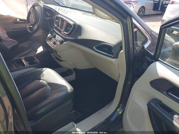2020 CHRYSLER PACIFICA TOURING L — I5