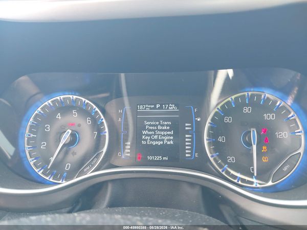 2020 CHRYSLER PACIFICA TOURING L — I7