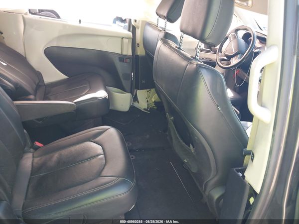 2020 CHRYSLER PACIFICA TOURING L — I8