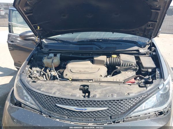 2020 CHRYSLER PACIFICA TOURING L — I10