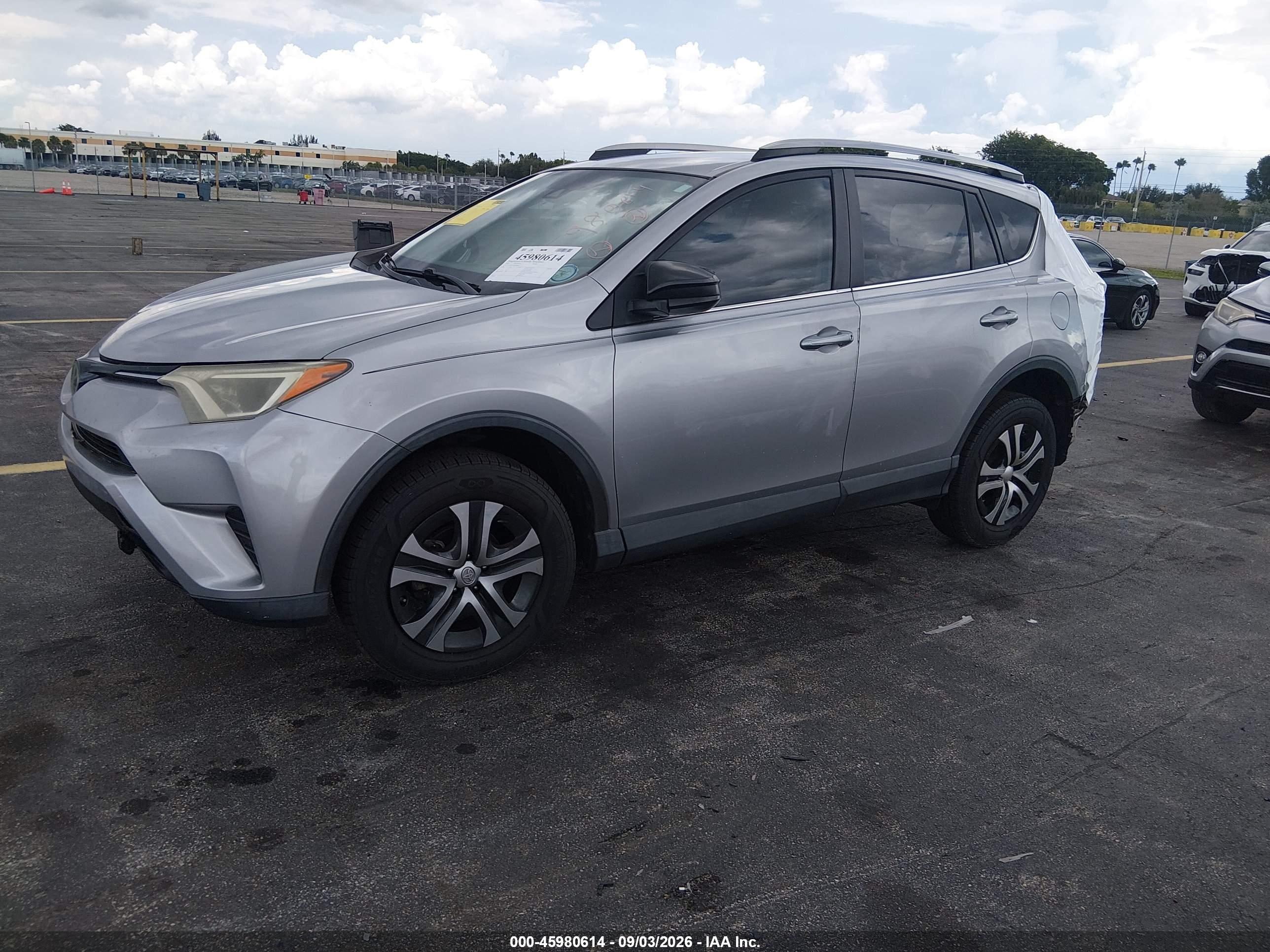 2018 TOYOTA RAV4 LE — I2